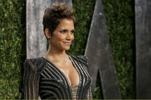 Hali Beri rodila dječaka