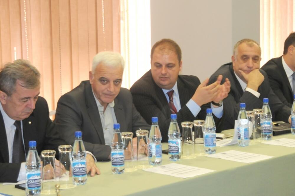 Tribina za EU, Obrad Stanišić, Predrag Bulatović, Genci Nimanbegu, Foto: Vesko Belojević