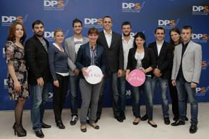 Mladi DPS-a učestvuju u kampanji za borbu protiv raka dojke