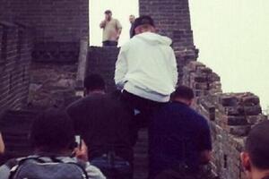 Džastin Biber na leđima obezbjeđenja obilazio Kineski zid