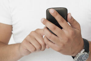 Mobilni telefoni "otimaju" privatni život