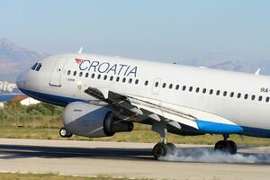 Avion Croatia Airlinesa zbog kvara umjesto u Rim, sletio u Split