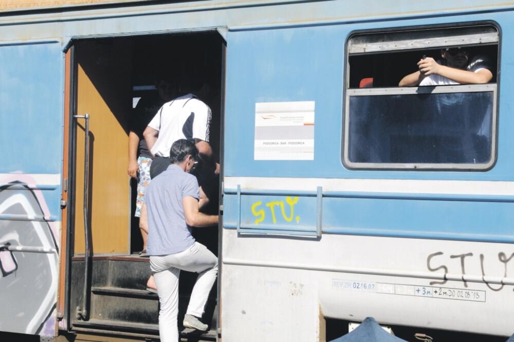 Voz, Vozovi, Željeznička stanica, Foto: Boris Pejović