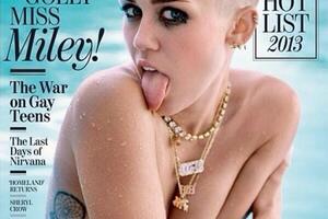 Majli Sajrus ponovo šokira: Gola na naslovnici