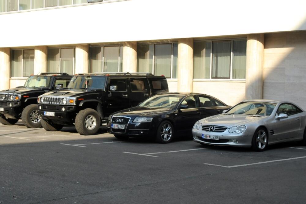 Zagorički klan, Hameri, Oduzeta auta, Foto: Zoran Đurić