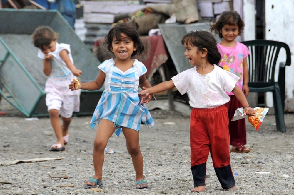 vrela ribnicka, romi. djeca, Foto: Boris Pejović