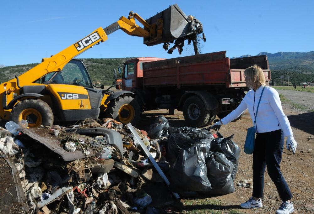 Konik, Čišćenje smeća