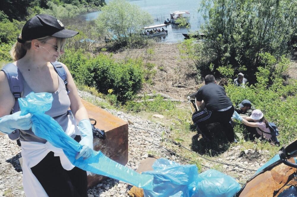 Čišćenje jezera, Foto: Arhiva "Vijesti"