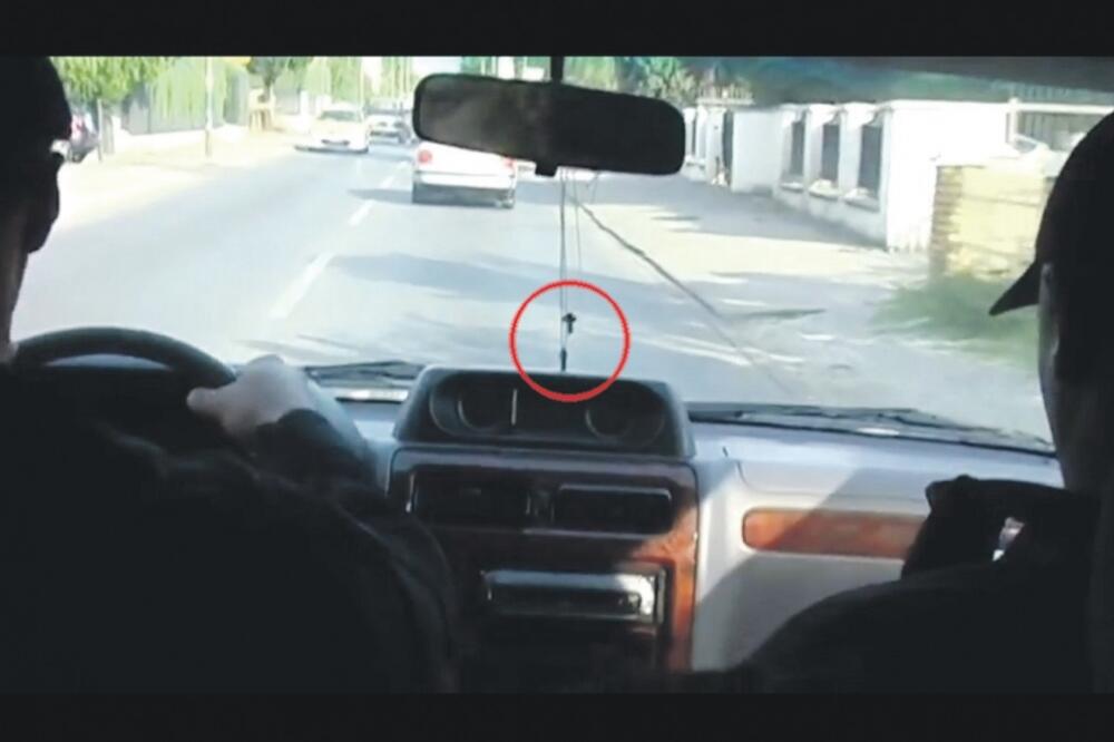 krst u policijskom autu, Foto: Screenshot (Uprava policije)