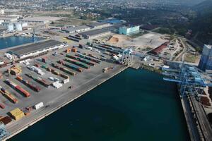 Rijeka: Oduzeto više kontejnera sa raketama za avione, roba stigla...