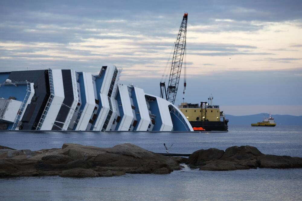 Kosta konkordija, Costa Concordia, Foto: Reuters