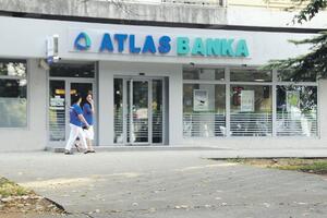 Čuvar slučajno iz pištolja opalio hitac u Atlas banci