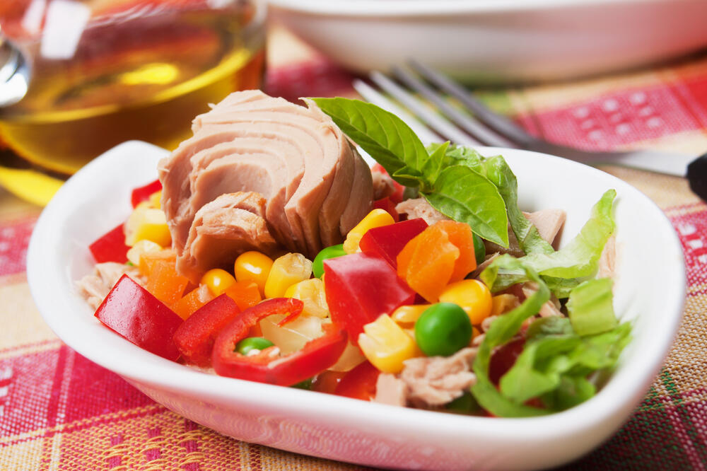 salata sa tunjevinom i kukuruzom, Foto: Shutterstock