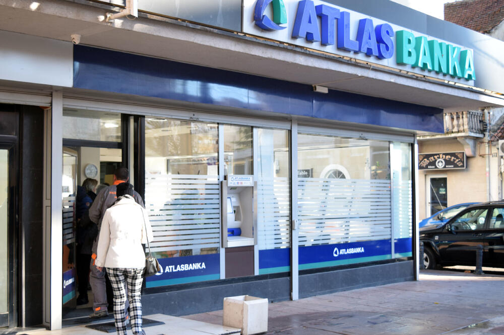 Klijenti čekaju odmrzavanje računa ili stečaj: Atlas banka, Foto: Luka Zeković