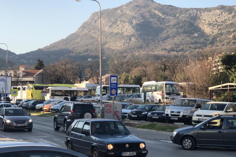 Mjesto na kojem se planira supermarket i zgrada, Foto: Vuk Lajović