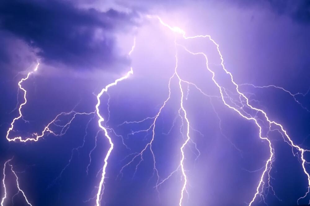 Grom, nevrijeme, Foto: Funscrape.com