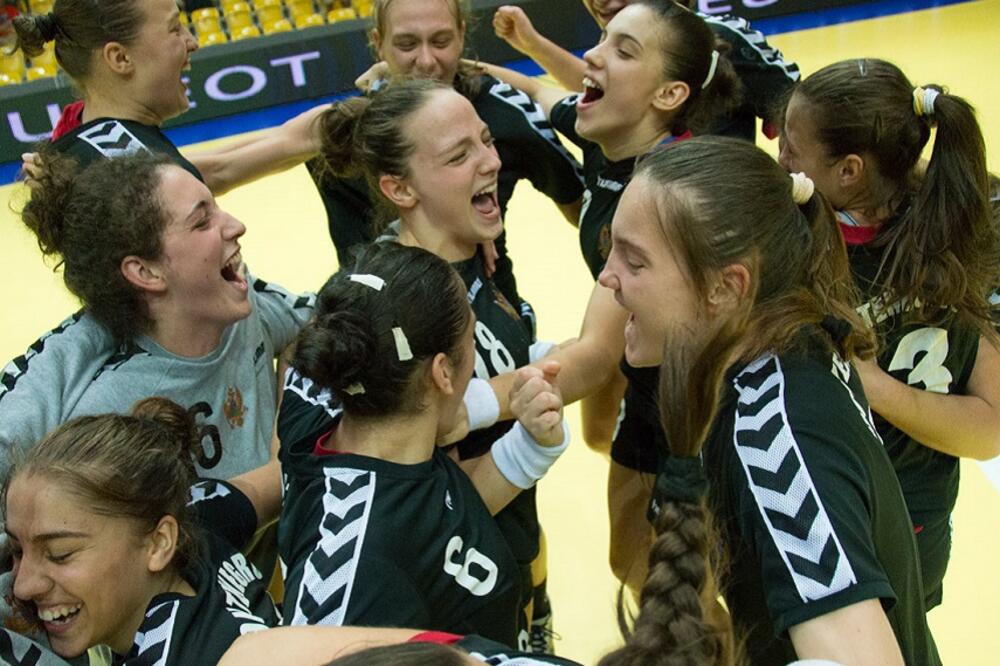 Ženska kadetska rukometna reprezentacija, Foto: Eurohandballpoland2013.pl