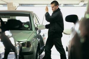 Podgoričanin D.Lj. (33) osumnjičen da je obijao vozila