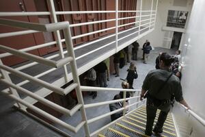 Sud odobrio prisilno hranjenje zatvorenika u Kaliforniji