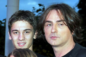 Sinu Željka Mitrovića produžen pritvor