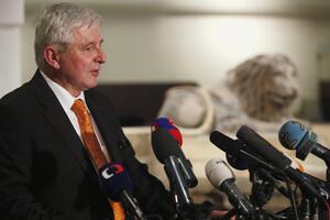 Češka Vlada podnijela ostavku jer je ostala bez podrške parlamenta