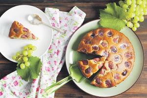 Kolač sa grožđem i cimetom