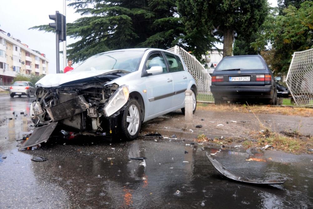 Podgorica udes, Krivi most udes, Foto: Boris Pejović