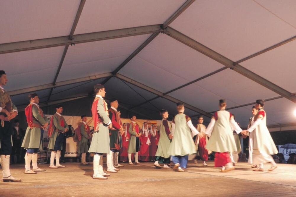 folklorni ansambl "Crna Gora", Foto: Folklorni ansambl "Crna Gora"