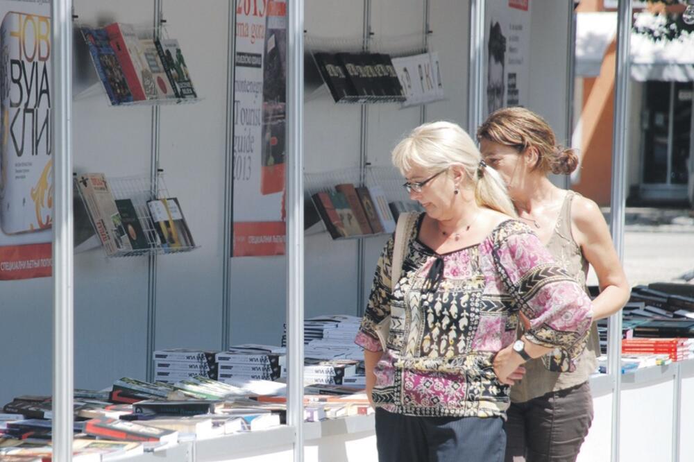 Mini sajam knjiga, Nikšić, Foto: Ivan Petrušić