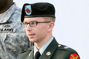 Sudija počinje da odmjerava presudu Bredliju Maningu