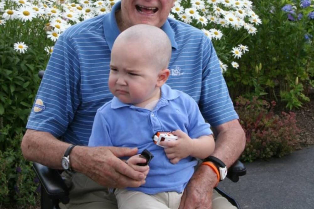 Džordž Buš stariji sa malenim Patrikom, Foto: Reuters