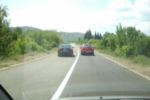 Službeno preticanje preko pune linije