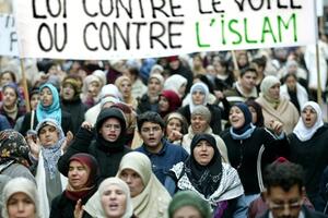 Francuska: Incidenti i protesti zbog burke