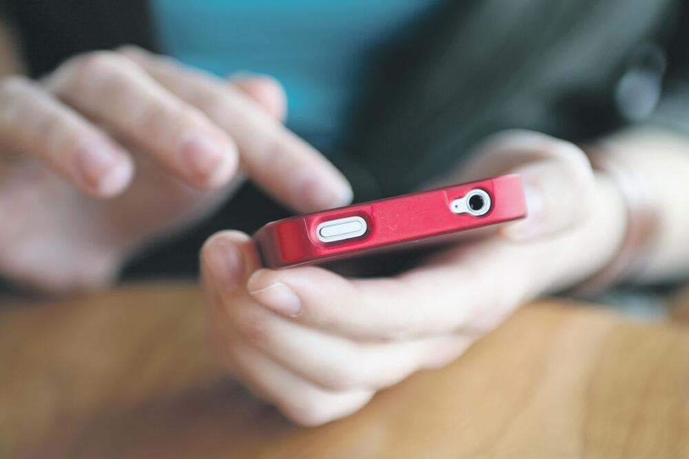 mobilni telefon, Foto: Shutterstock