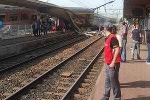 Francuska: Voz udario u peron na stanici, najmanje osmoro poginulih