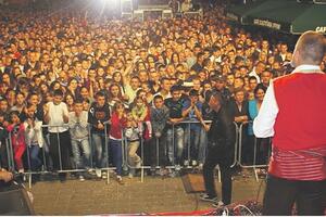 Proslava Dana državnosti na trgu u Vrbasu