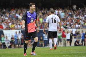 Četiri gola Mesija u očajno organizovanoj humanitarnoj utakmici