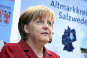 Merkel: Kriza neće primorati države da napuste euro