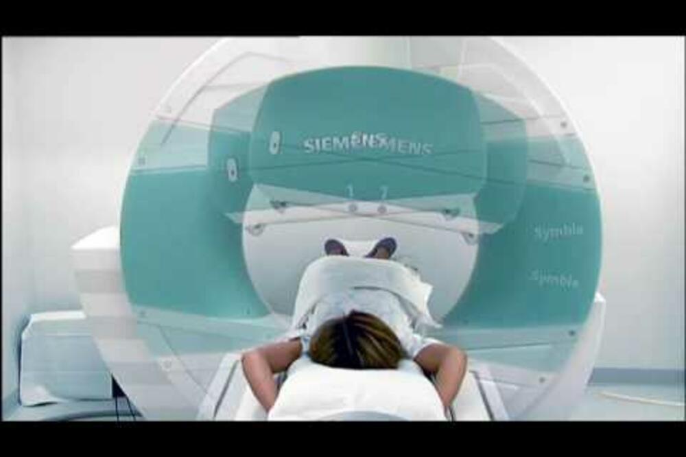 Simens, Foto: Blingcheese.com