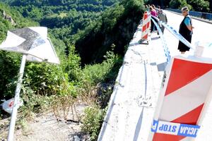 Vozač rumunskog autobusa preticao prije tunela