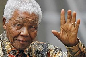 Mandela i dalje kritično