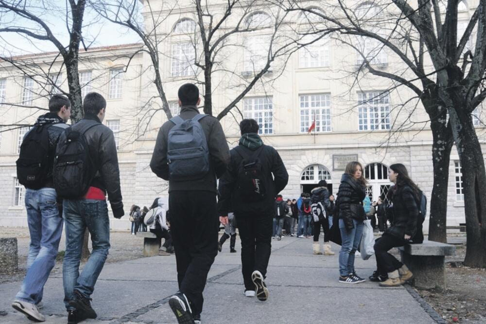 Srednjoškolci, Foto: Boris Pejović