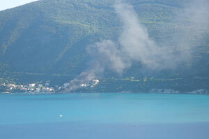 I "Morsko dobro" traži od države da iz mora ukloni izgorjelu jahtu