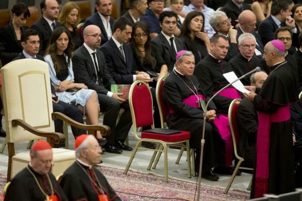 Prazna stolica, papa, Foto: Beta