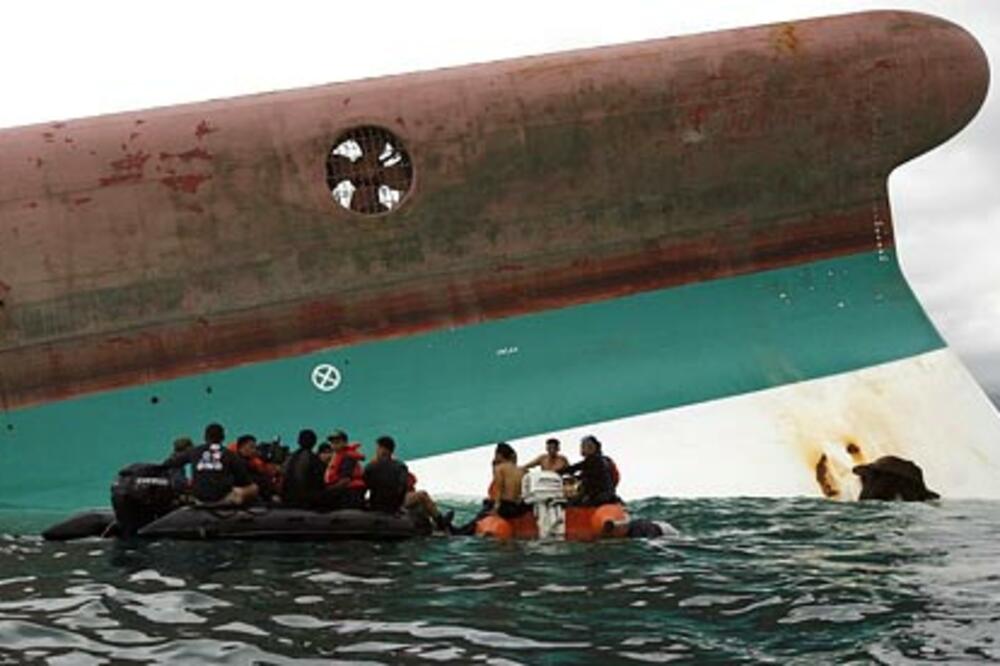 Filipini feribot, Foto: Guardian.co.uk