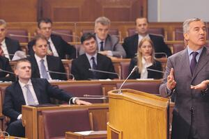 Đukanović ne bi da Deripaska iz KAP-a ode praznih džepova