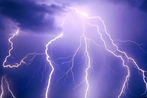 Indija: Od udara groma stradalo 27 osoba