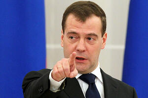 Medvedev: Dalje širenje NATO primoralo bi Rusiju da odgovori