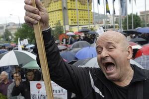 Protest pet hiljada radnika u Sarajevu