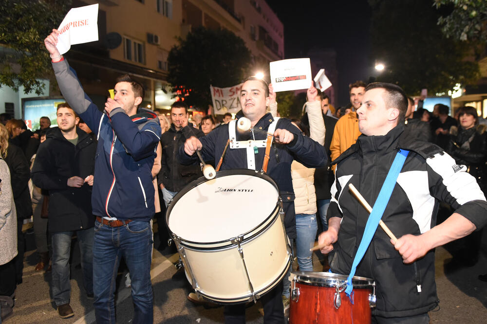 Opozicija ponudila pomoć: Sa protesta, Foto: Savo Prelević